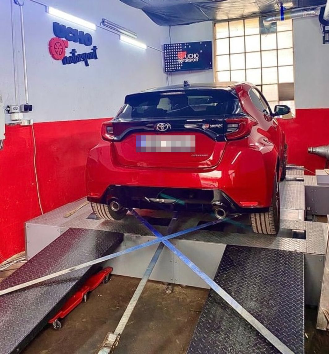 Toyota GR Yaris na výkonovej skúšobni v dielni UchoMotorsport